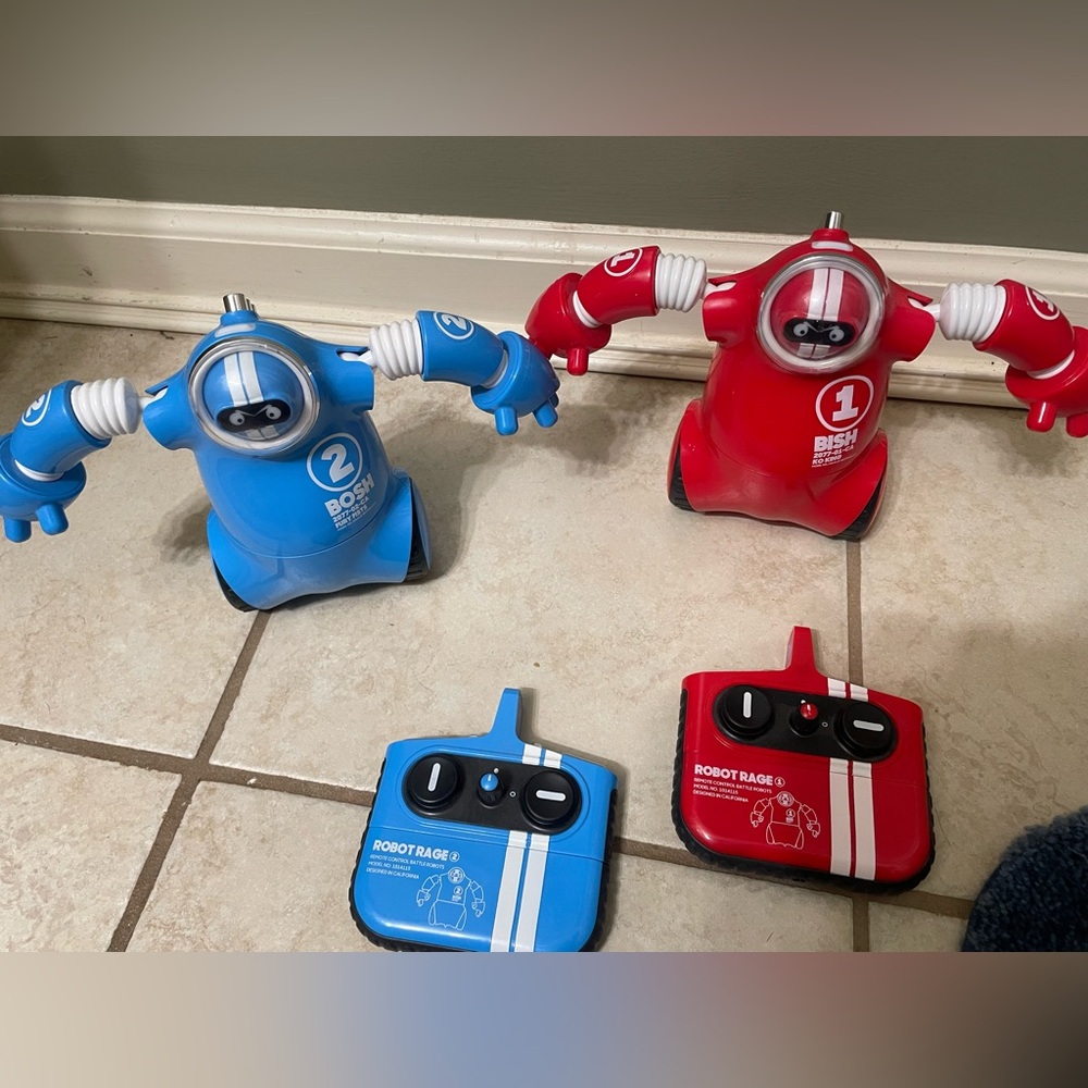 Sharper Image Robo Red and Blue Rage Battle Fighting Set
